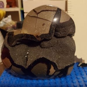 Large septarian geode